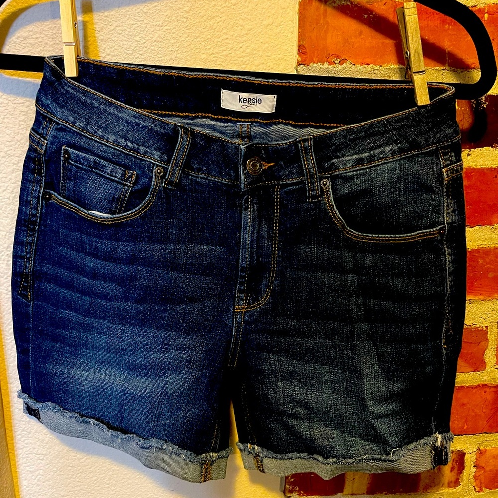 Women’s size 4 denim raw hem cuffed Kensie shorts